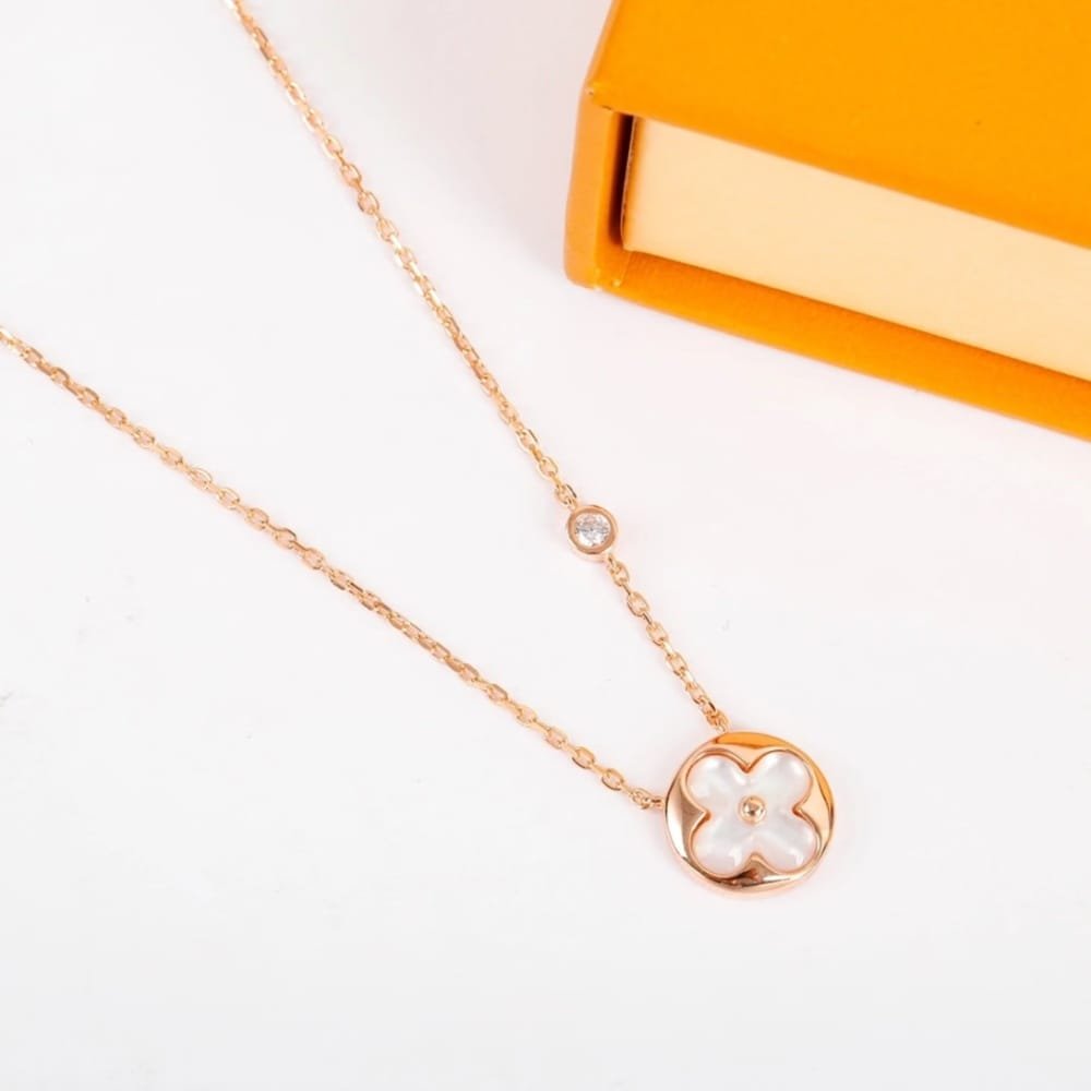 LV Clover 4 Colors Necklace - Image 3